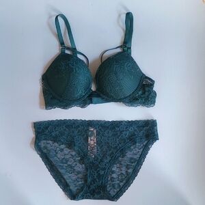 NWOT Victoria's Secret Green Lace Underwire Bra and 4 Panties Set